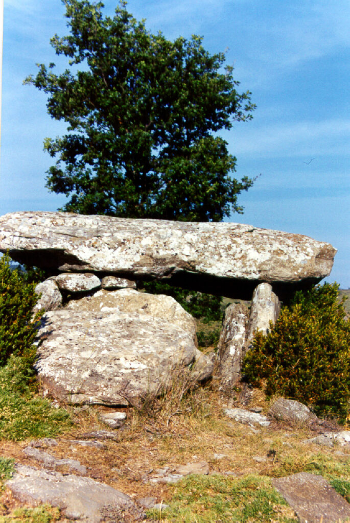 Dolmen de Ibirque o Cuello Bail, en la Sierra de Guara.