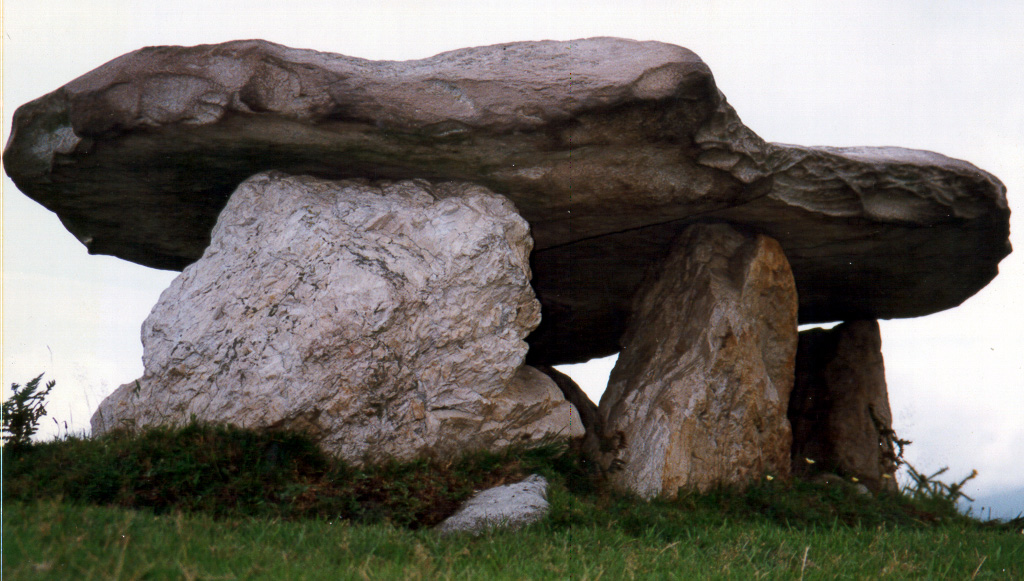 Dolmen de Merillés en Asturias. Dolmen de Merillés en Asturias.