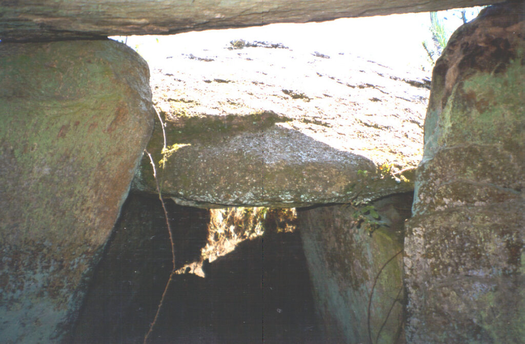 Dolmen da Pedra da Arca en el sur de la Costa da Morte.