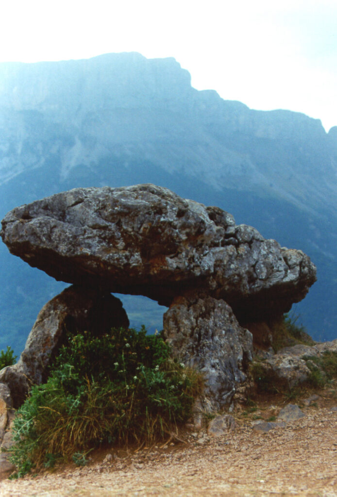 Dolmen de Tella, en pleno Pirineo Oscense.