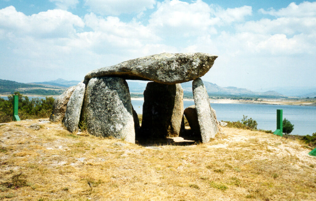 Casola do Fouxo. La Casola do Fouxo tiene además unas vistas preciosas al Embalse de Salas en Muiños.