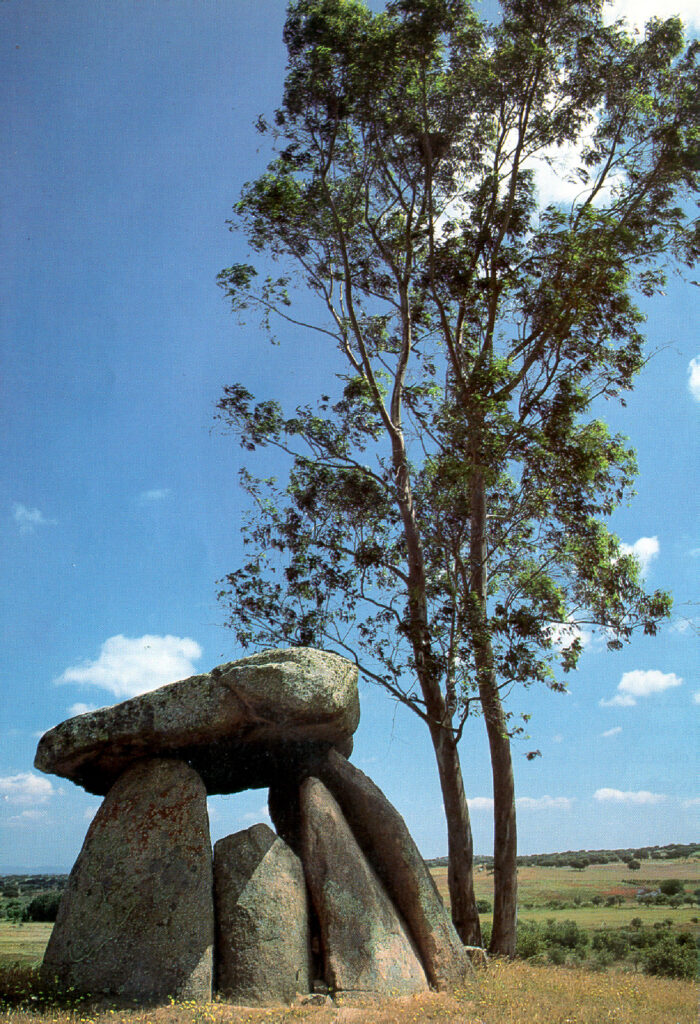 Anta da Coutada da Barbácena. La falta de ortostatos realza su estructura.