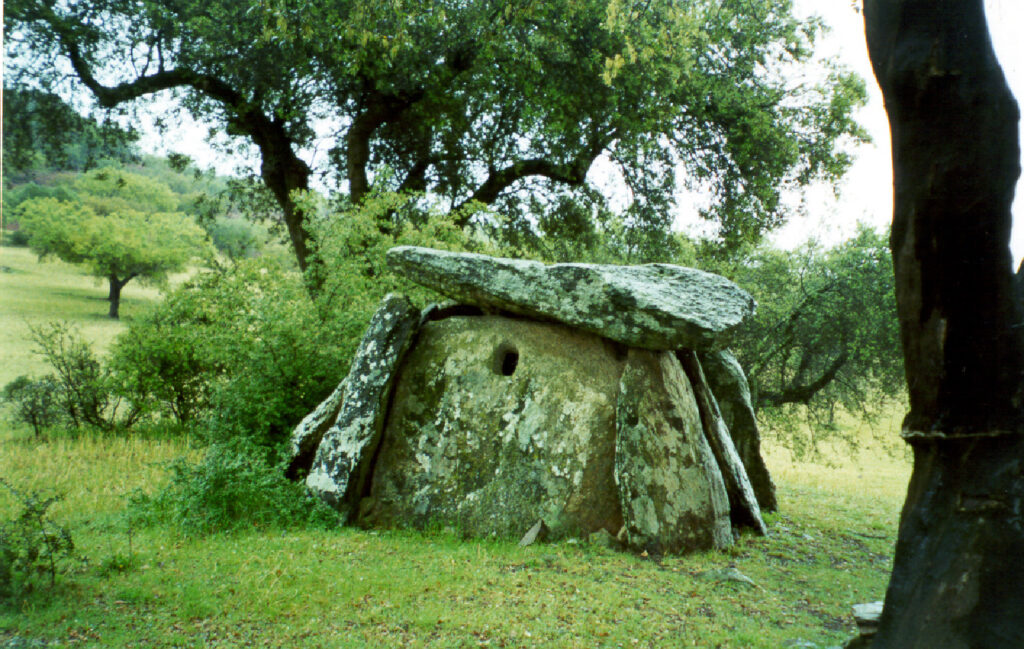 Anta de Candieira. Anta de Candieira, en Aldeia da Serra.