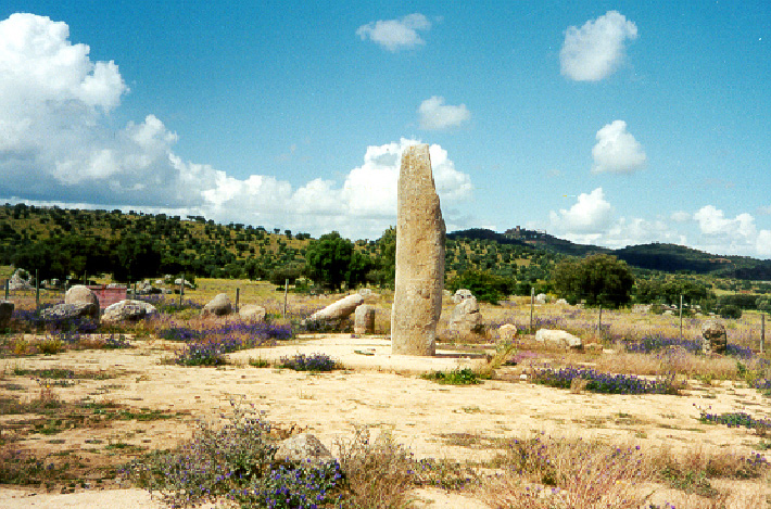 El Cromlech no está tan estructurado como el de Los Almendres en Évora, pero es, sin duda alguna, el minumento más espectacular de la comarca de Monsaraz.