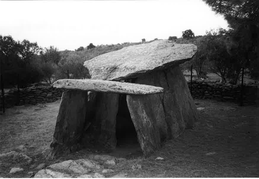 Dolmen de Creu D´En Corbetella en Roses. Dolmen de Creu D´En Corbetella en Roses