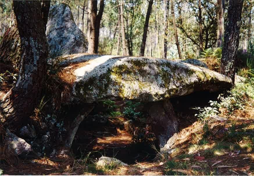 El Dolmen de Pedra Cuberta, cerca de Vimianzo, es uno de los exponentes del Megalitismo de la Costa da Morte.