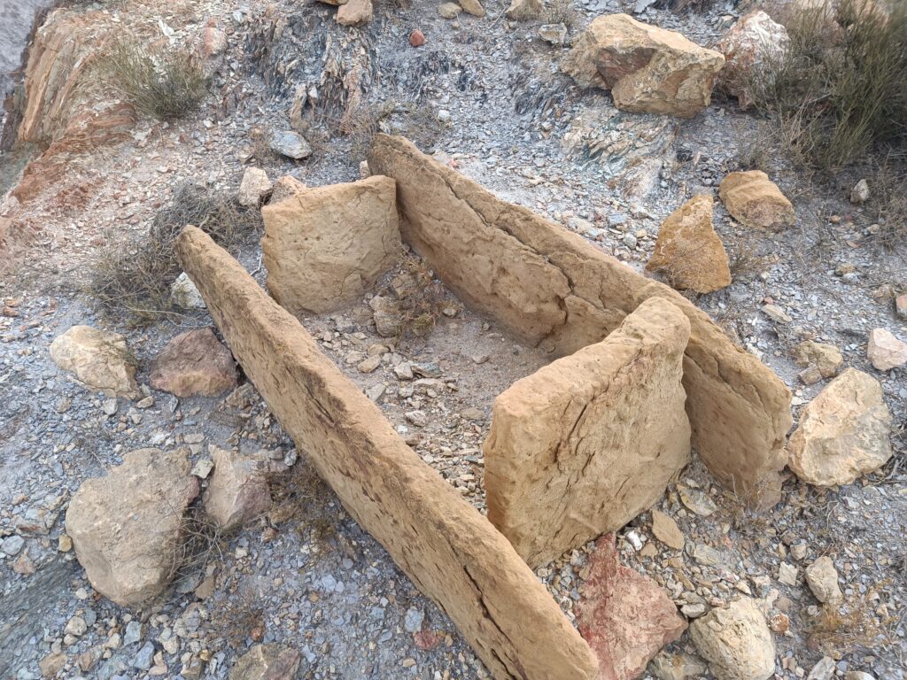 Cistas argáricas de la parte superior del Poblado de Fuente Álamo