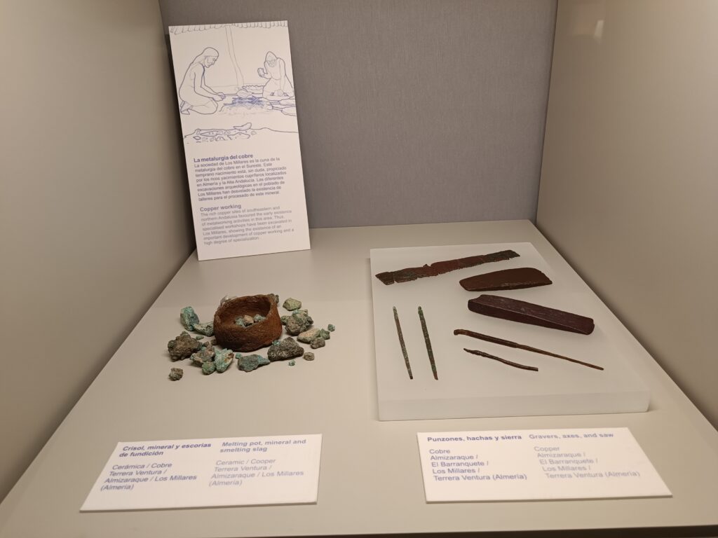 Cerámicas y utensilios descubiertos en Los Millares. Museo de Almería.