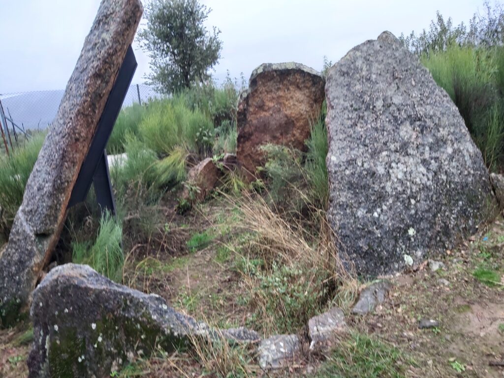 Dolmen de Cajirón I en Aceña de la Borrega, Valencia de Alcántara (Cáceres).