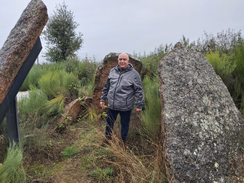 Dolmen de Cajirón I en Aceña de la Borrega, Valencia de Alcántara (Cáceres).
