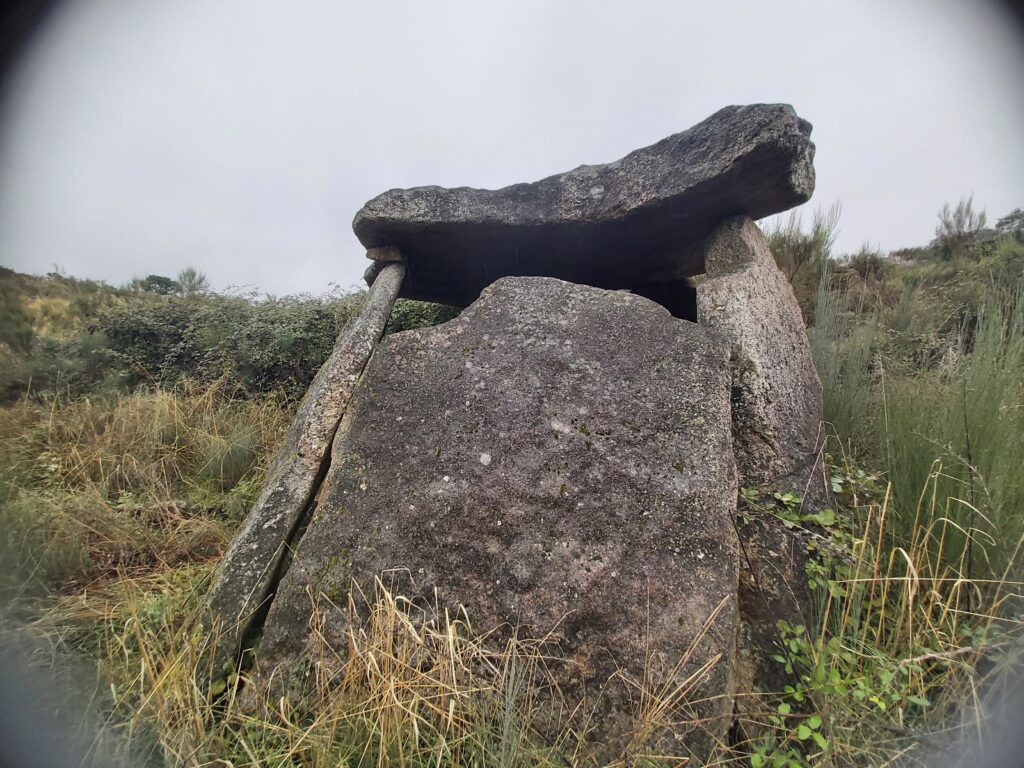 Dolmen de la Huerta de las Monjas en Valencia de Alcántara
