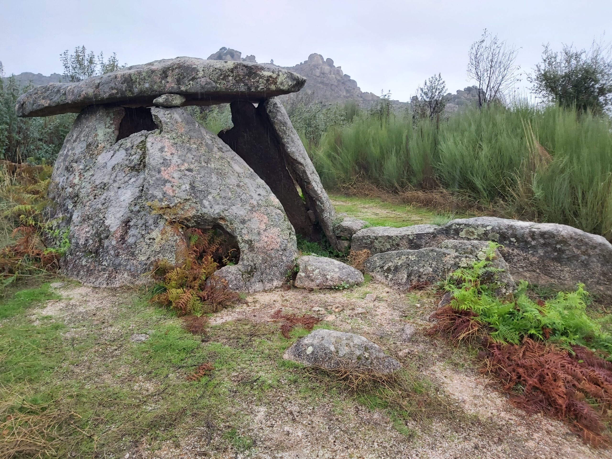 Dolmen de Cajirón II en Aceña de la Borrega, Valencia de Alcántara (Cáceres).
