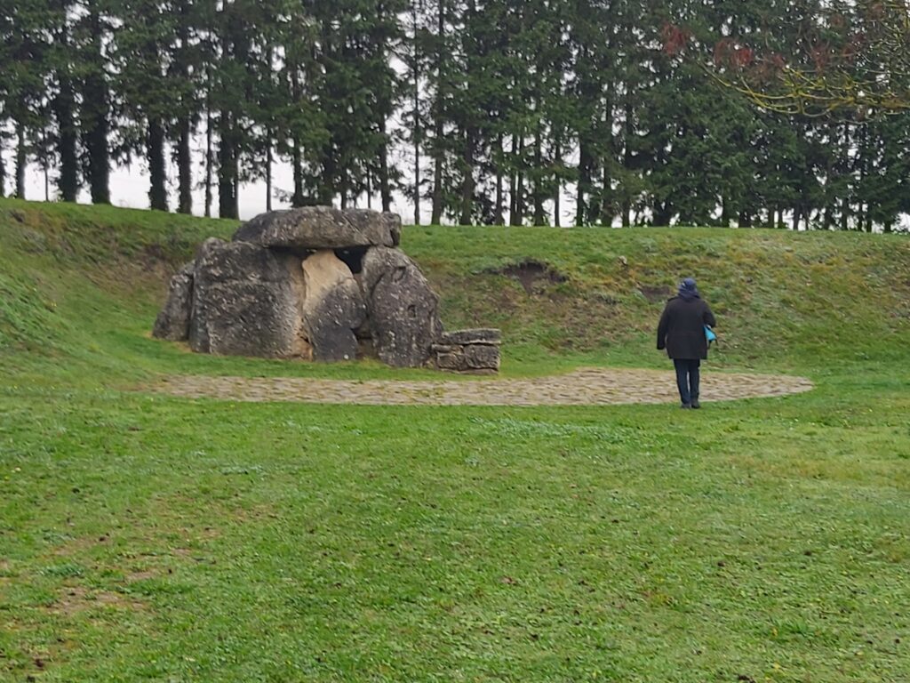 El dolmen de Aitzkomendi, Eguilaz, Álava.