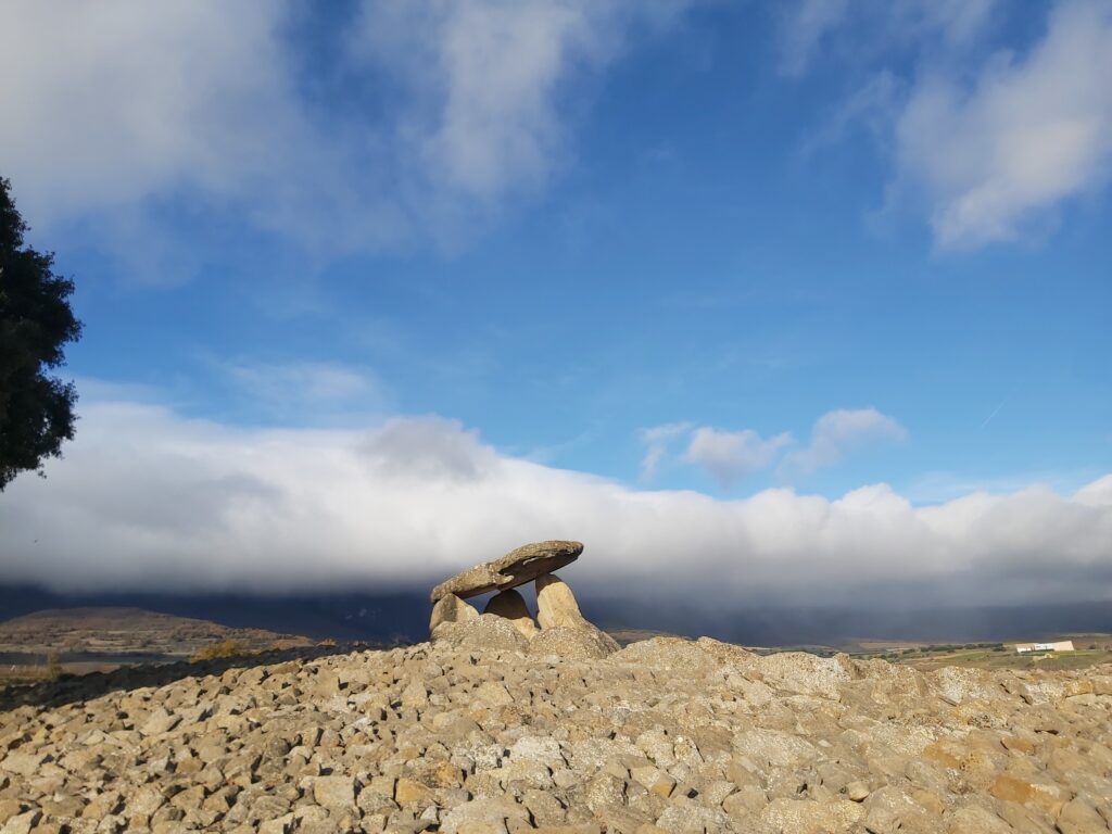 Dolmen de la Chabola de la Hechicera, Elvillar, Rioja Alavesa. Álava.